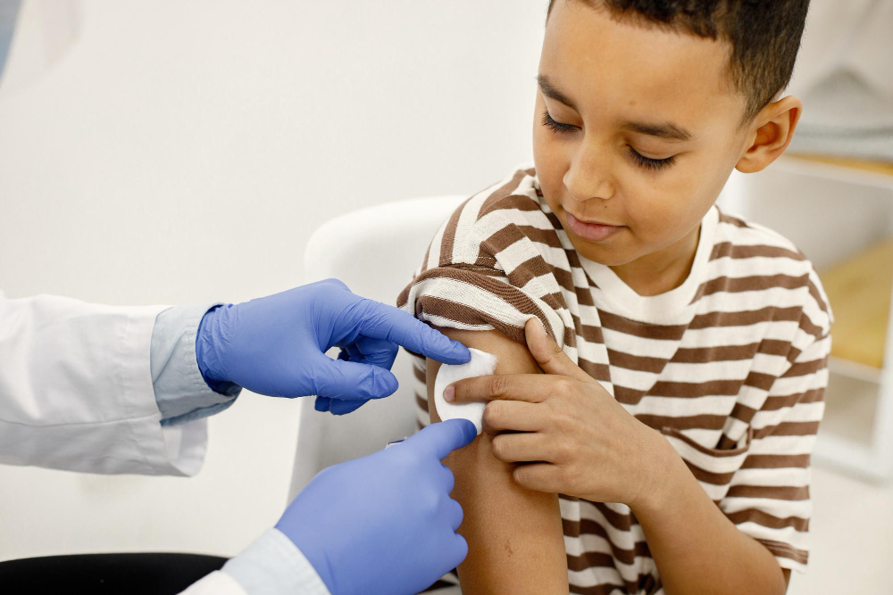 Child vaccination and immunization guidance at SR Hospital